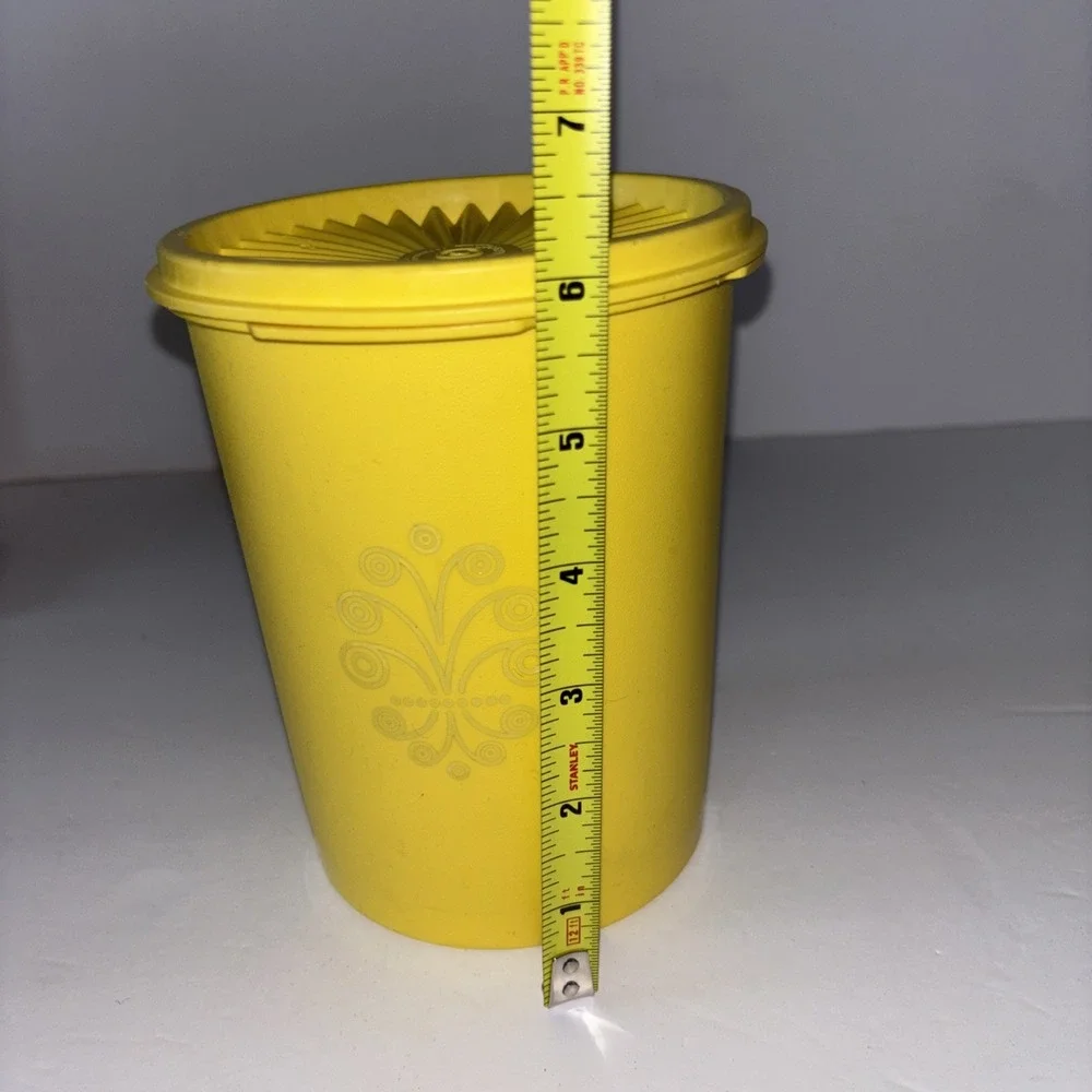 Tupperware vintage yellow